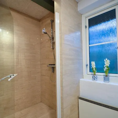 Semesterbostad Four-bedroom Holiday With A Fireplace In Romo
